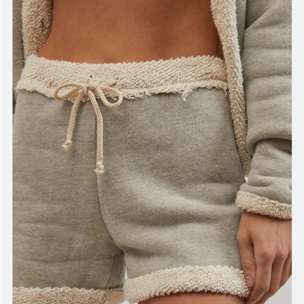 DONNI. Poodle Short. Size XXS. Brand NEW.